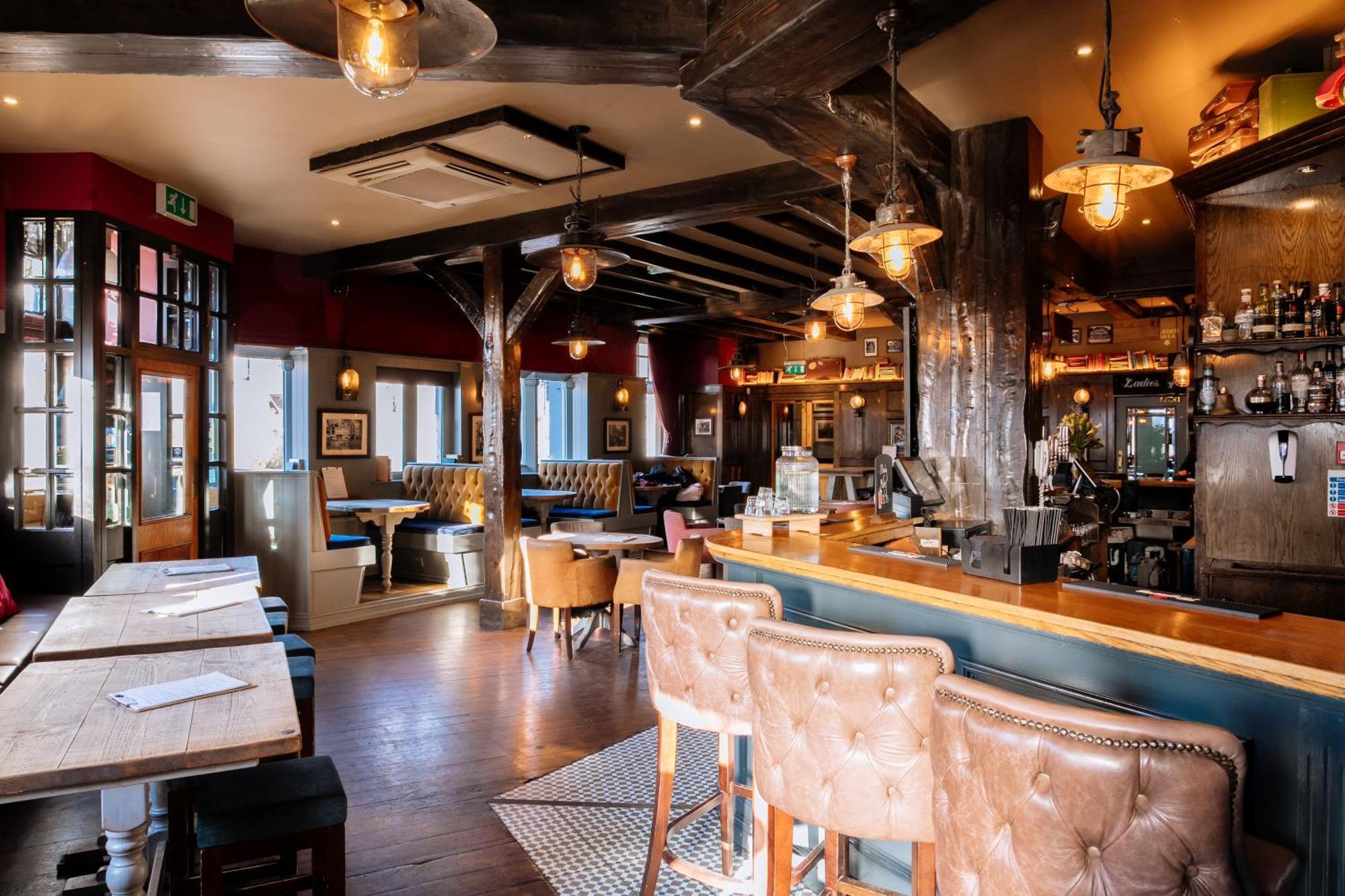 The Royal Oak Hotel Woodford Bagian luar foto